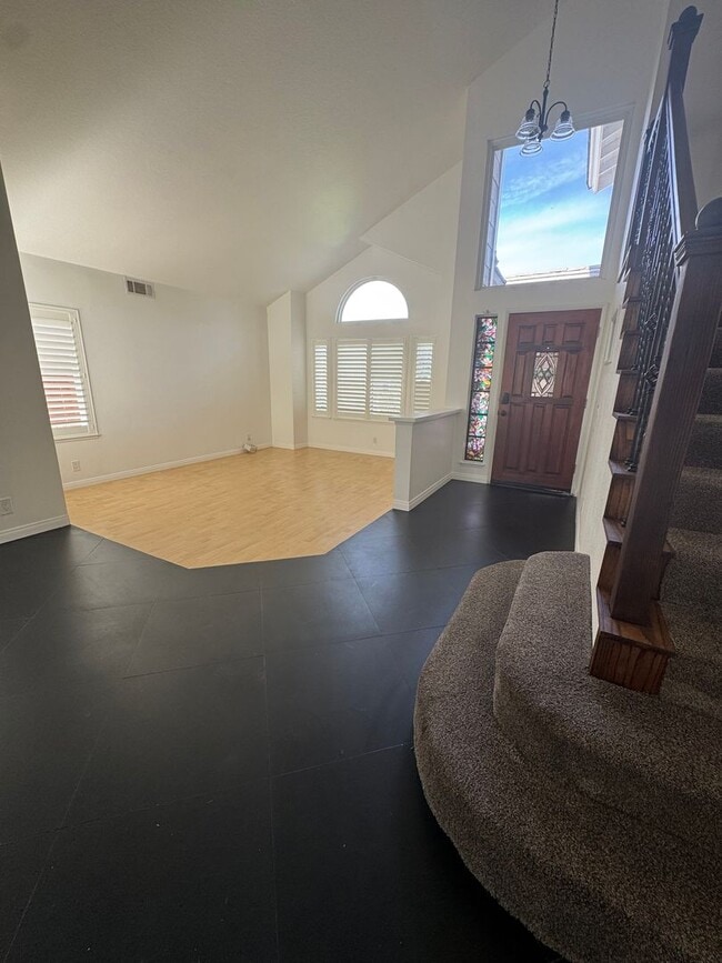 Building Photo - Comfort and Community in Thousand Oaks