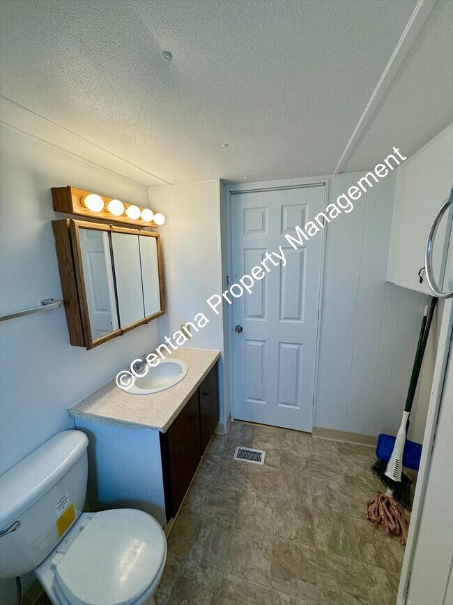 Building Photo - 2 bedroom in the Cobban Courts!