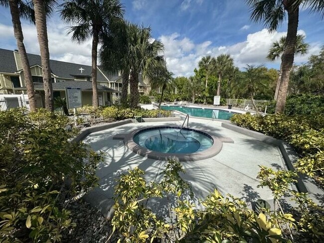 Building Photo - Beautiful 3 bed 3 bath town home