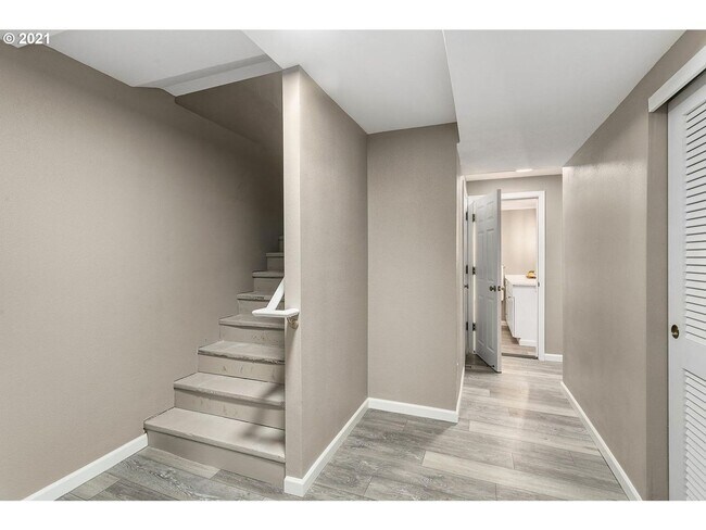 Building Photo - 44 NW MacLeay Blvd