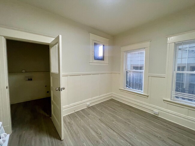 Building Photo - Ground floor Nob Hill 3BR + Office | Avail...