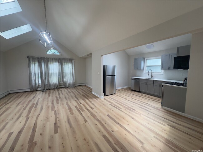 Building Photo - 26 Adams St