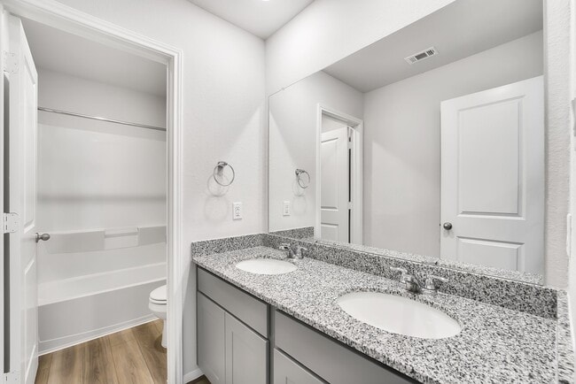 Building Photo - 18802 Glenwood Chase Ct