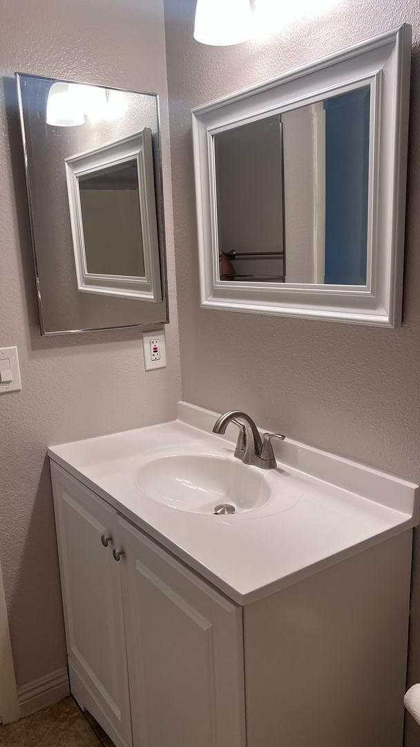 Building Photo - 3 Bedroom, Two Bathroom Condo
