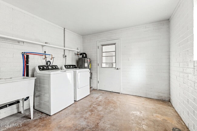 Building Photo - 5913 E Decatur St