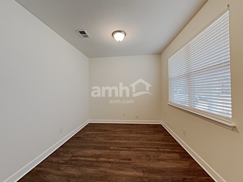 Building Photo - 4402 Erabele Dr