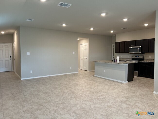 Building Photo - 1319 Iron Horse Dr