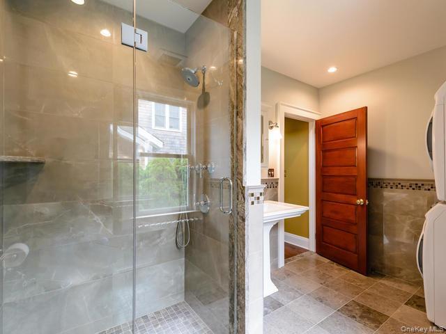 Building Photo - 35 Birch St