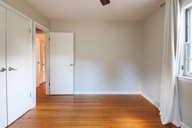 Building Photo - 5608 Indianola Ave