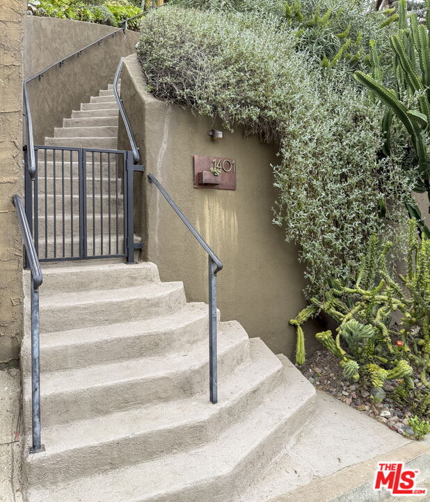 Building Photo - 1401 Dartmouth Dr
