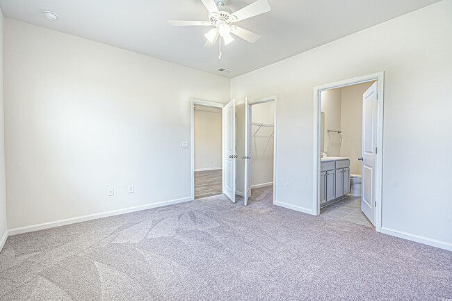 Building Photo - 3520 Bells Lk Cir