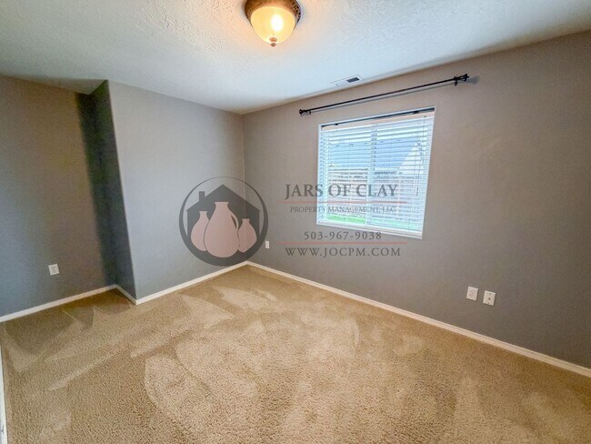 Building Photo - Single-Level Albany Charm! 2BR/2BA Bungalow with Vaulted Ceilings & Fenced Yard!