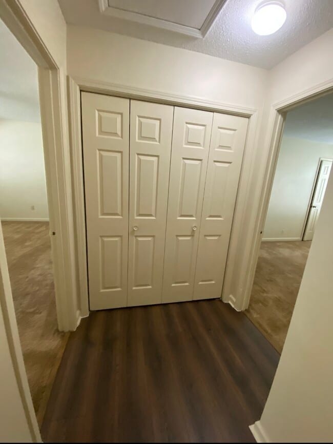 Building Photo - 5211 Kimbark Woods Dr