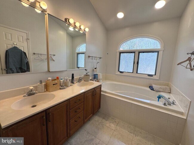 Building Photo - 8732 Stone Hill Pl