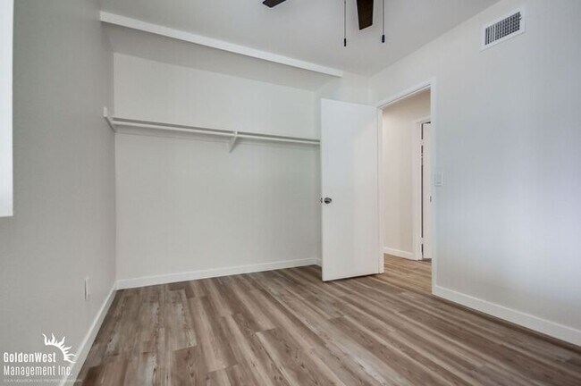 Building Photo - Charming 4Bdm 2Ba Home and Private Patio i...