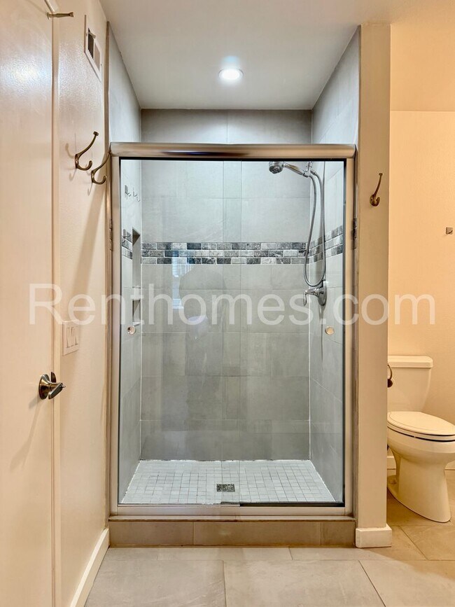 Building Photo - 16702 San Salvador Rd