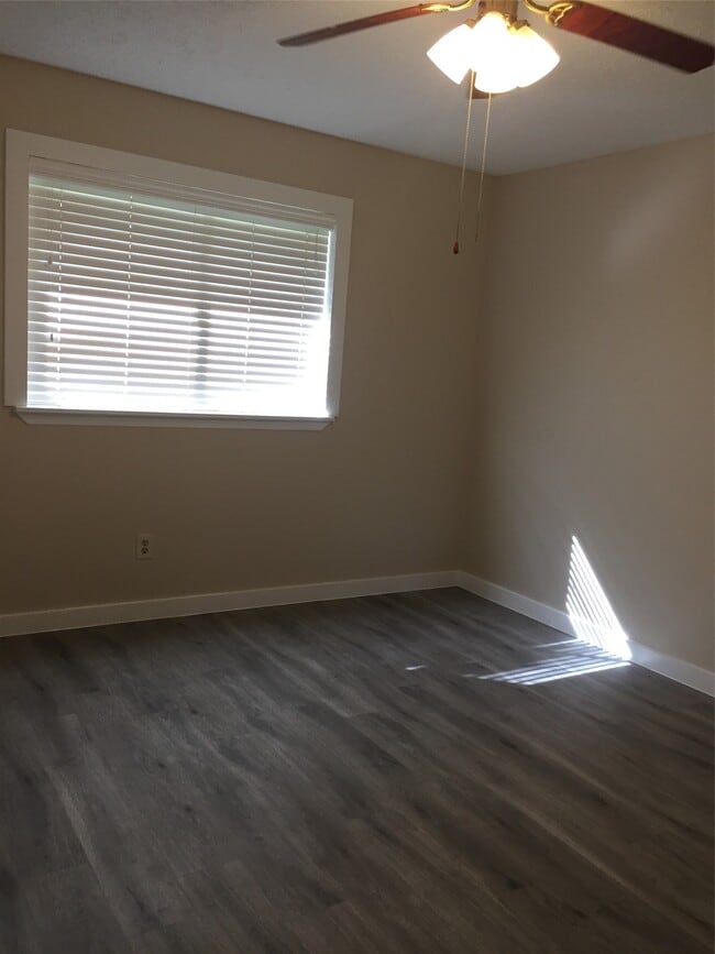 Building Photo - 1138 Oxford Dr