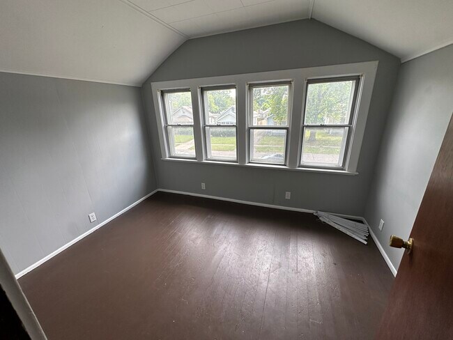 Building Photo - 1206 Hughes Ave