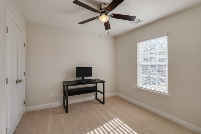 Building Photo - 413 Ferguson Ln