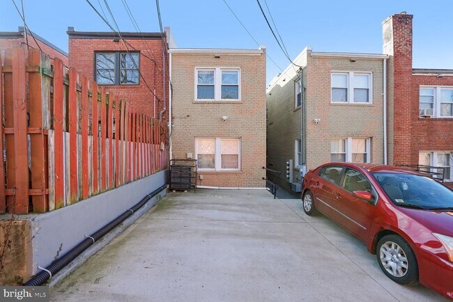 Building Photo - 4809 3rd St NW