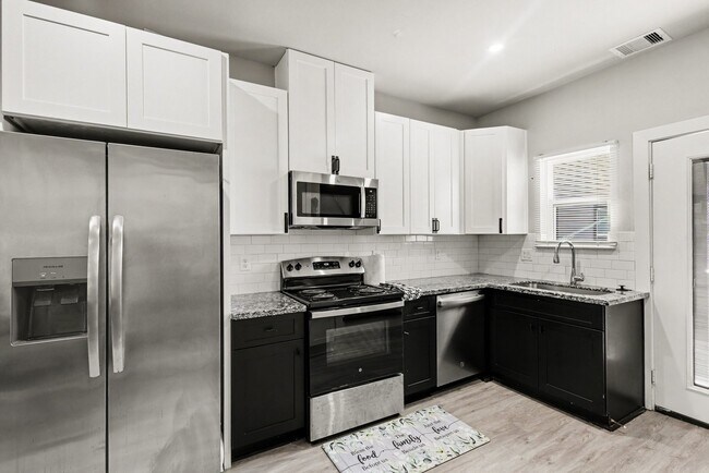Building Photo - 8159 Tate St