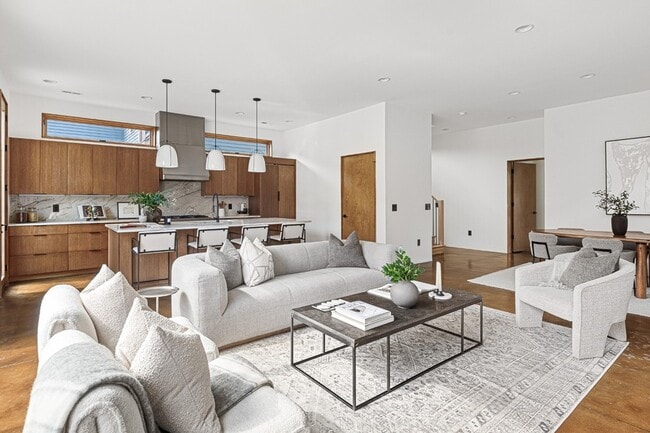 Building Photo - 1603 5th Ave N