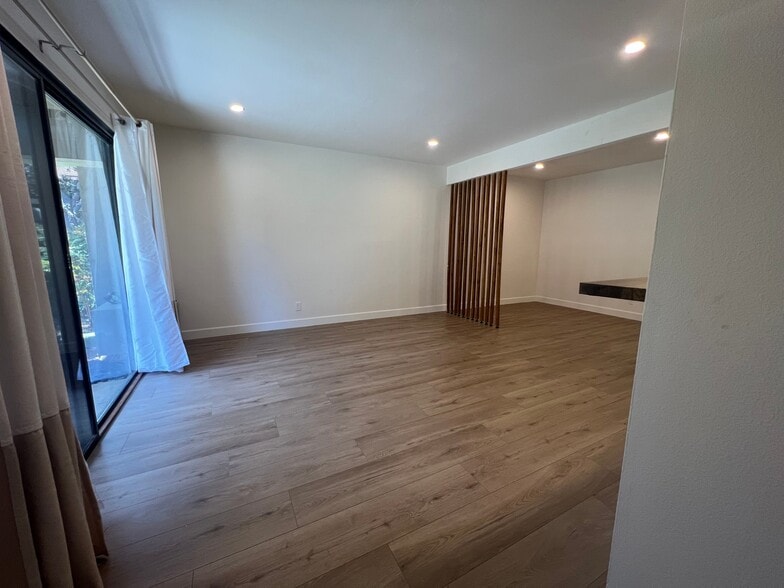 Building Photo - 23 Streamwood
