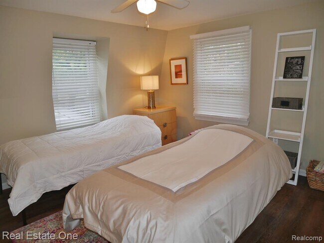 Building Photo - 2298 Browning St