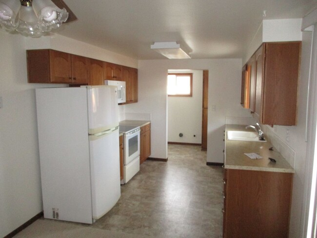 Building Photo - Beautiful 3 Bedroom, 1 Bath Ranch in Lovel...