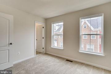 Building Photo - 612 Totten Pl NE
