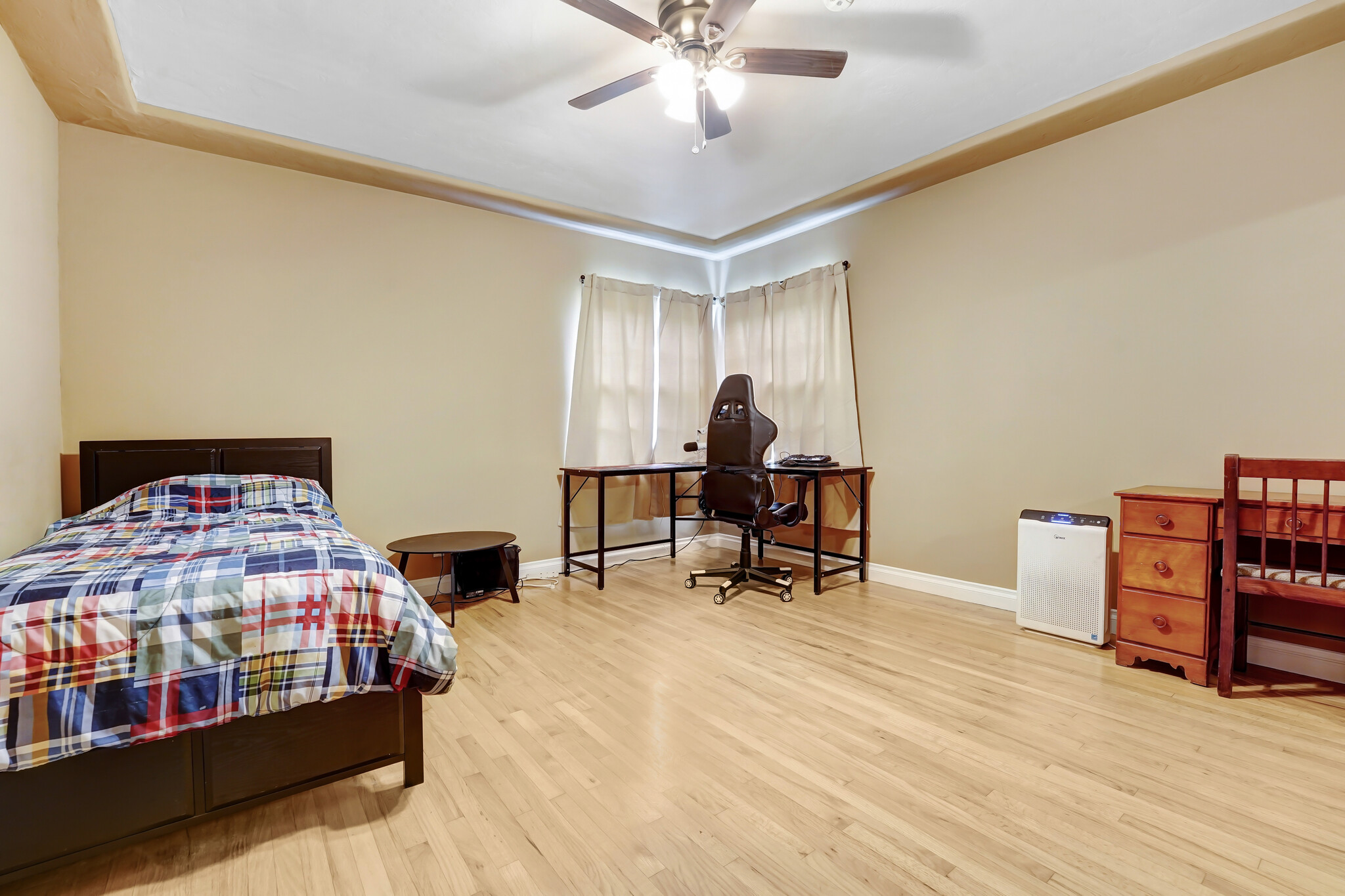 Bed 2 - 10915 White Oak Ave