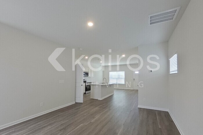 Building Photo - 2167 Banyon Cir