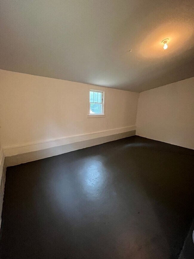 Building Photo - Cozy Cottage in West Nashville, Walk to Charlotte Park, Easy Interstate Access, Fenced Yard, Pet ...