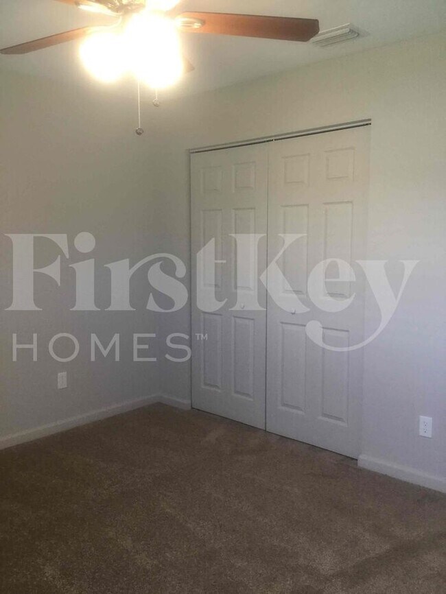 Building Photo - 1351 SW Amboy Ave