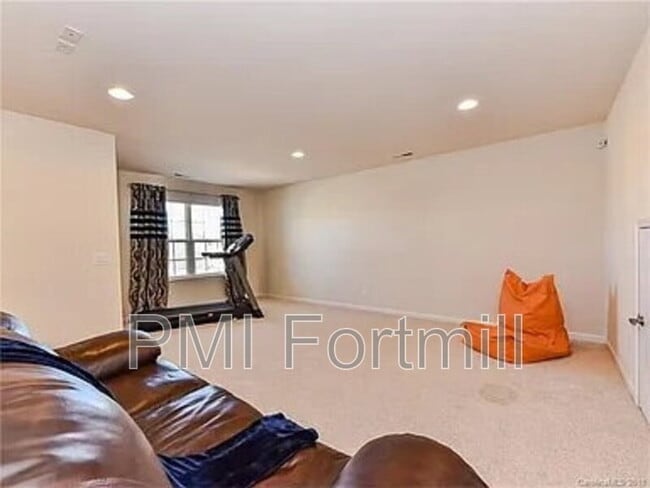 Building Photo - 3901 Kestrel Ln