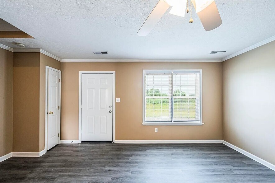 Building Photo - 126 Candle Ct