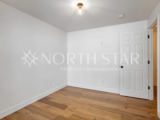 Building Photo - Stylishly Updated Ranch in Bryant Woods