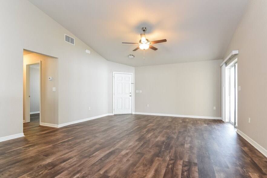 Building Photo - 34835 Redding Ln