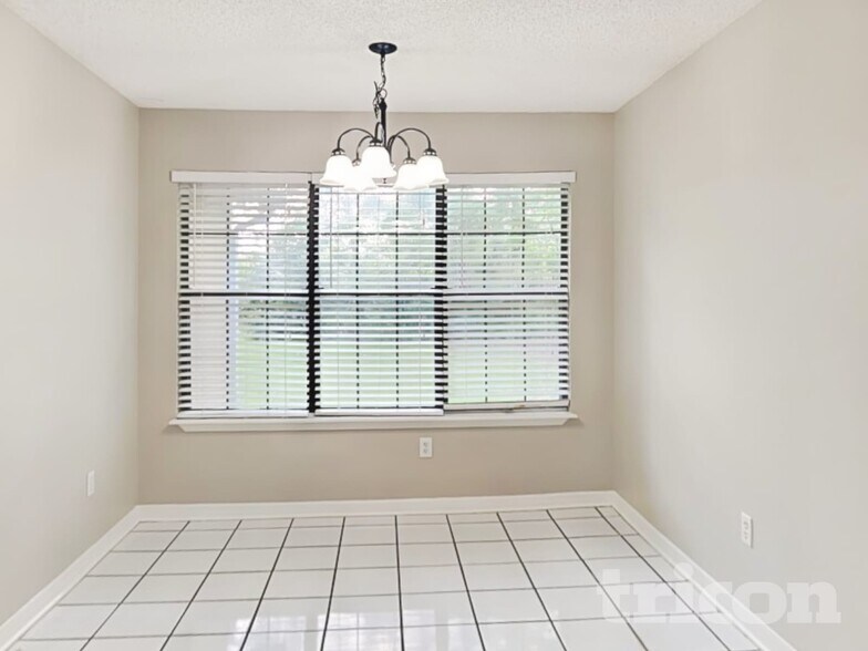 Building Photo - 11931 Marabou Ct S