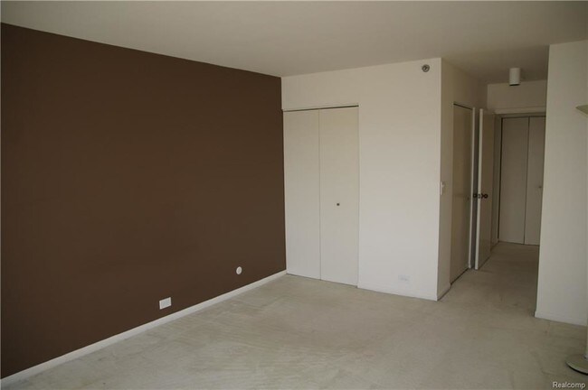 Building Photo - 5000 Town Center Dr