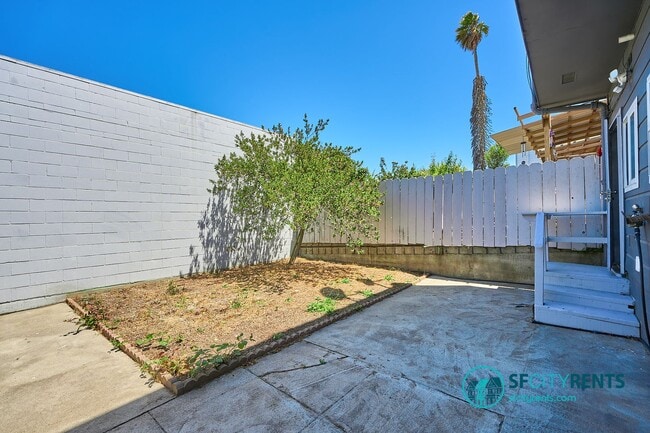 Building Photo - Silver Terrace: Updated Single Family Home...
