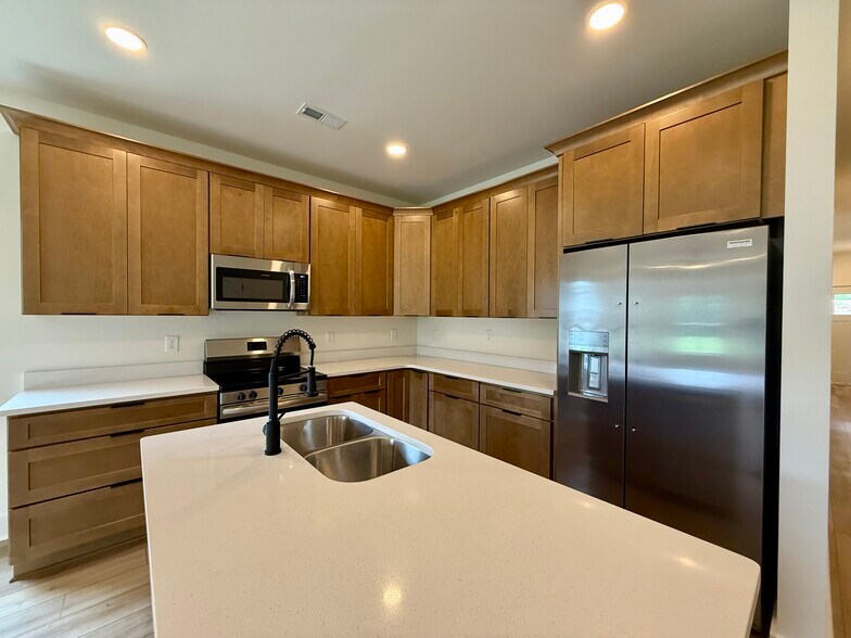 Building Photo - 7413 Westridge Dr