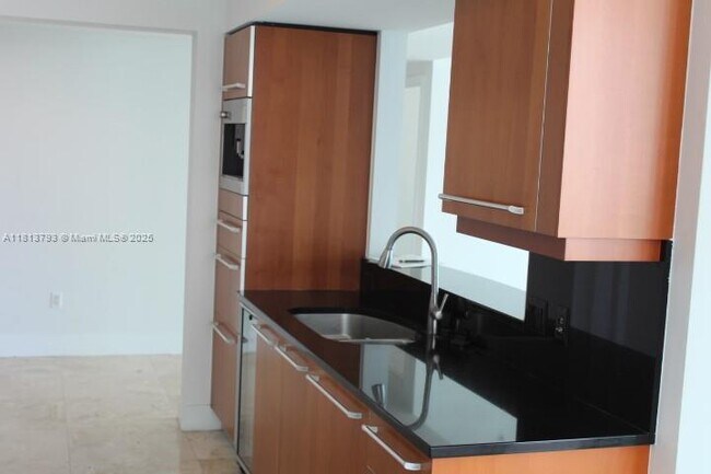Building Photo - 1331 Brickell Bay Dr
