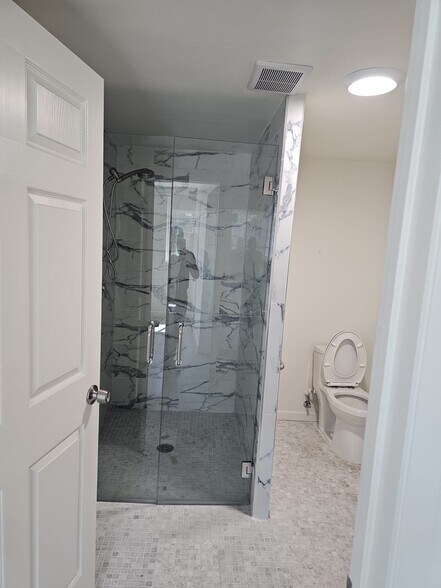 1 ST BATHRM UPSTAIRS - 16222 S Ainsworth St