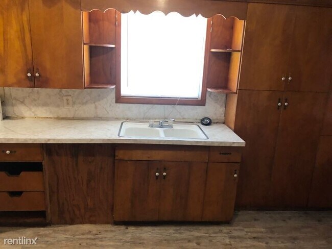 Building Photo - 3 br, 1 bath House - 3315 Suncrest