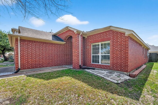 Building Photo - 9830 Lynette Falls Dr