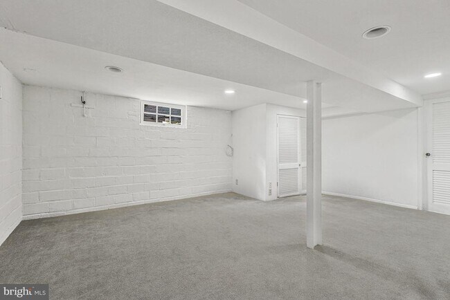 Building Photo - 4231 Jenifer St NW