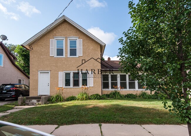 Building Photo - Charming Remodeled 3 bed 2 bath House!