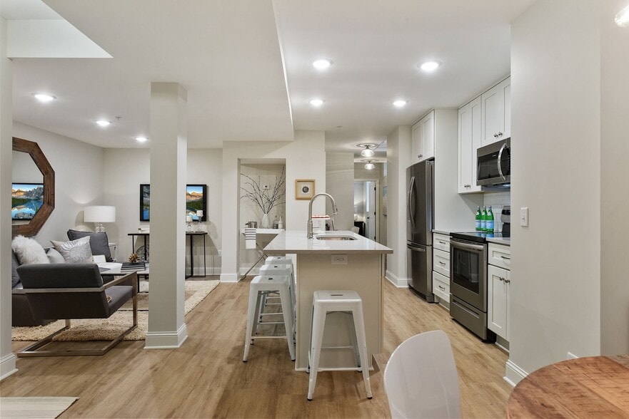 Building Photo - 3546 Emerson Ave S #5