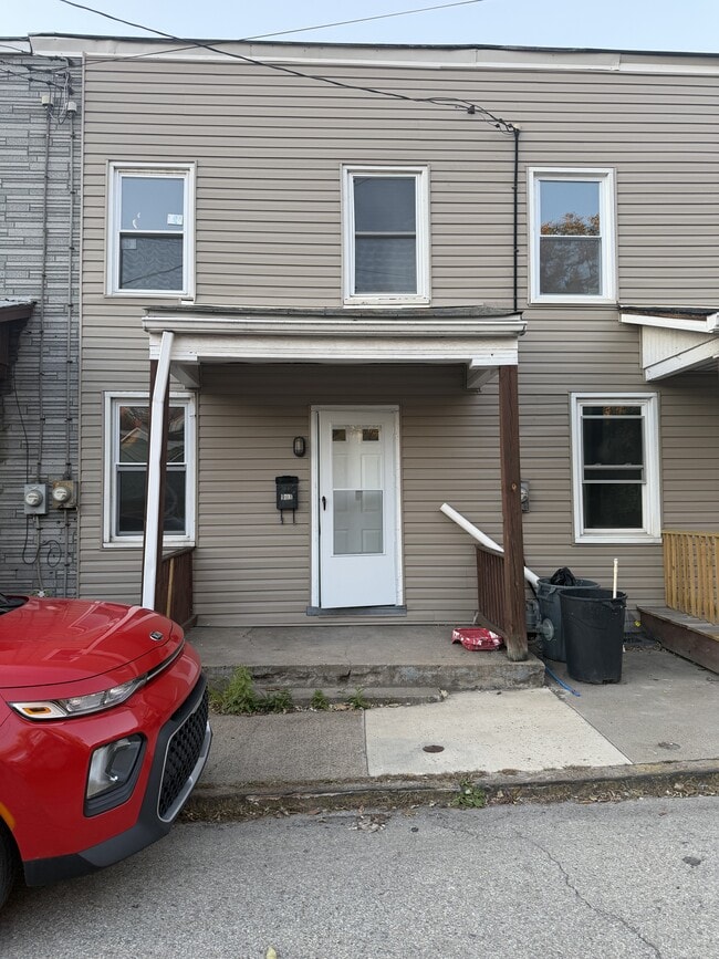 Primary Photo - 901 Cliff St